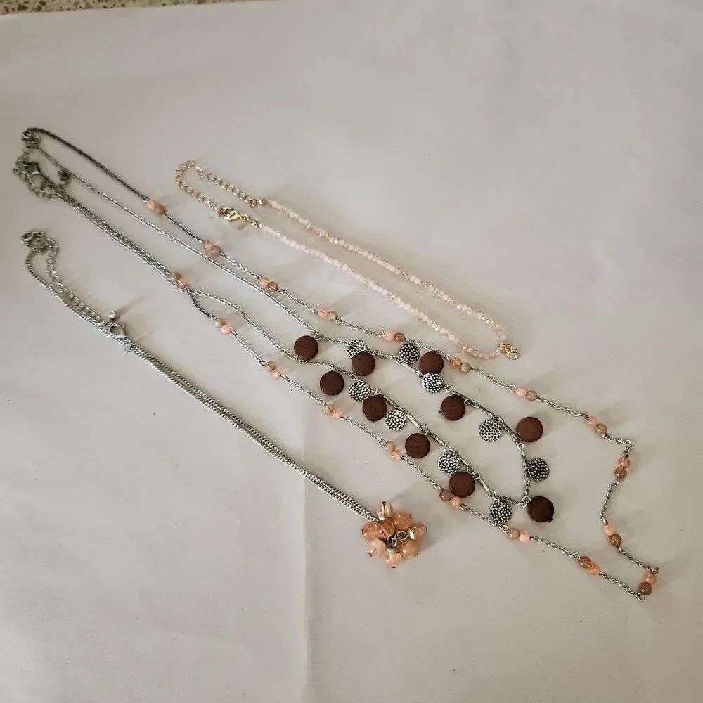 Unbranded Lot Of 3 Fashion Jewlery Necklaces Silvertone and Goldtone